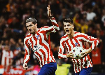 Atlético de Madrid 2-2 Bayer Leverkusen | Golazo de Rodrigo de Paul desde fuera del área con un disparo colocado a un lado que acaba batiendo a Hradecky.