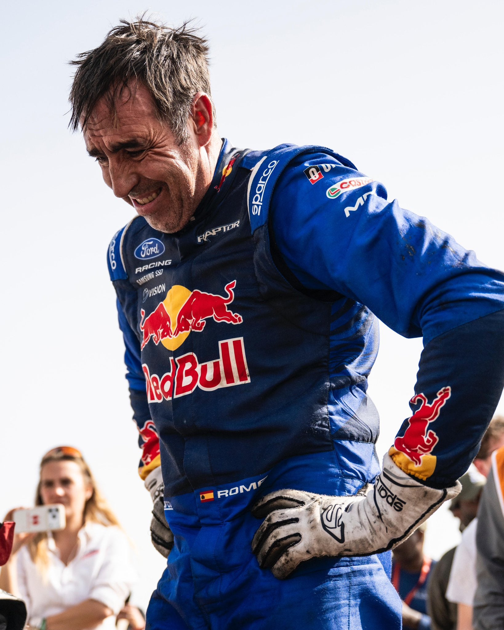 Nani Roma se queda sin gasolina y salva el Dakar... ¡Gracias a Laia Sanz!