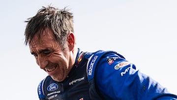 Nani Roma se queda sin gasolina y salva el Dakar... ¡Gracias a Laia Sanz!