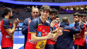 Pablo Urdangarin celebra la victoria de España ante Suecia en su amistoso internacional en Estocolmo.