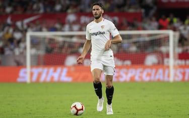 El Sevilla lo fichó en la temporada 2018-19 procedente del Celta de Vigo. Fue canterano blaugrana. 