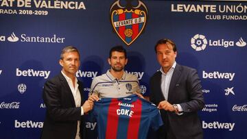 Coke Andujar, junto a Tito y Quico Catalán, presentado este mediodía en el Ciutat de València.