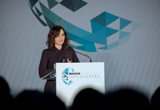 Ayuso veta a dos expresidentes de la Comunidad de Madrid en un acto