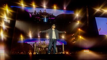 El cantante Saiko durante su concierto en el Movistar Arena, a 15 de octubre de 2025, en Madrid (España). El concierto forma parte de su gira "Natsukashii Yoru", que coincide con el lanzamiento de su último álbum del mismo nombre, un trabajo que sigue consolidando a Saiko como uno de los mayores referentes urbanos del momento. El álbum de la gira destaca por su fusión de reguetón, rap, trap, pop, electrónica y flamenco.
16 OCTUBRE 2025;CONCIERTO;SAIKO;MOVISTAR ARENA;MADRID;GIRA;MÚSICA URBANA;RAP;TRAP`;POP;REGUETÓN;MÚSICA
Ricardo Rubio / Europa Press
16/10/2025