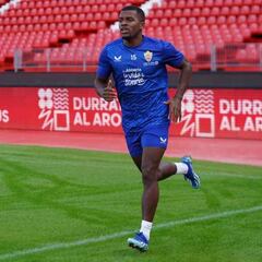 Akieme se apunta a Vitoria