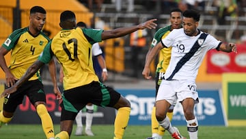 Jamaica's defender #04 Mason Holgate, Jamaica's defender #17 Damion Lowe and Guatemala's forward #19 ArquImides Ordonez fight for the ball during the 2026 FIFA World Cup Concacaf qualifier football match between Jamaica and Guatemala at the Independence Park stadium in Kingston on June 10, 2025. (Photo by Ricardo Makyn / AFP)