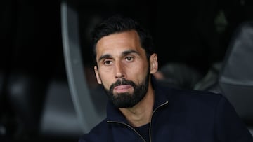 Con la caída del Real Madrid en el Bernabéu ante el Bayern Múnich, Álvaro Arbeloa ya registra más derrotas que Xabi Alonso desde el banquillo merengue. (Photo by Thomas COEX / AFP)