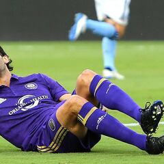 Kaká, seis semanas de baja, recurrió a la Biblia tras su lesión
