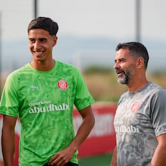 Míchel que planeja a lista de compras