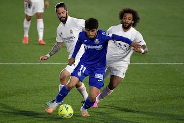 Carles Aleñá  con Isco y Marcelo.