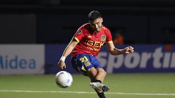 Futbol, Union Espanola vs Everton
Fase 1, Copa Sudamericana 2025
El jugador de Union Espanola Nicolas Diaz, centro, marca su gol contra Everton durante el partido por Copa Conmebol Sudamericana disputado en el estadio Municipal de La Florida en Santiago, Chile.
05/03/2025
Felipe Zanca/Photosport
Football, Union Espanola vs Everton
Phase 1, 2025 South American Cup
Union EspanolaÕs player Nicolas Diaz, center, scores against Everton during the South American Cup match at the Municipal La Florida stadium in Santiago, Chile.
05/03/2025
Felipe Zanca/Photosport
