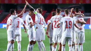 ¿Por qué España siendo local viste de blanco?