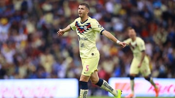 MEXICO CITY, MEXICO - OCTOBER 05: Guido Rodriguez #5 of America celebrates after scoring the first goal of his team during the 13th round match between Cruz Azul and America as part of the Torneo Apertura 2019 Liga MX at Azteca Stadium on October 5, 2019 in Mexico City, Mexico. (Photo by Hector Vivas/Getty Images)