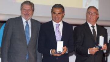 ENTREGA DE LAS MEDALLAS AL MERITO DEPORTIVO 2015
IÑIGO MENDEZ DE VIGO SERGIO SCARIOLO