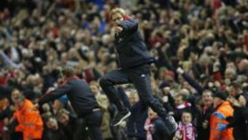 Klopp celebra el gol de Benteke.