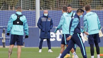 02/12/20
ENTRENAMIENTO DEL LEVANTE UD -
PACO LOPEZ