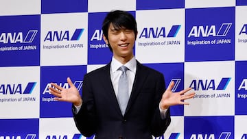 El patinador japonés Yuzuru Hanyu posa ante los medios en la rueda de prensa en la que ha anunciado su retirada como profesional.