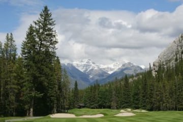 Este idílico campo de golf tiene 27 hoyos y está situado en uno de los parques nacionales más bonitos de Canadá, cerca de las Montañas Rocosas.