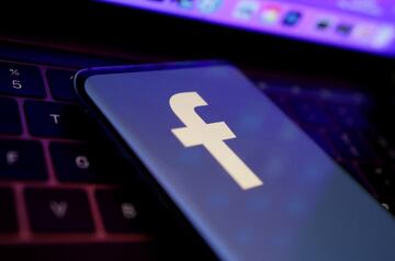 Redes sociales como Facebook utilizan condicionamiento operante para aumentar el tiempo de retención de sus usuarios y que pasen más tiempo en la plataforma