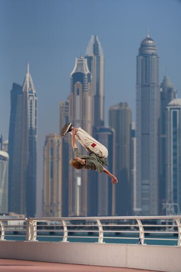 This image is free for editorial purposes only when used in relation to Red Bull Illume. Please always add the photographer credit: © Name of photographer / Red Bull Illume Photographer: Volodya Voronin, Athlete: Evgeny Aroyan, Location: Dubai, United Arab Emirates // Red Bull Illume 2023 // SI202310091261 // Usage for editorial use only //