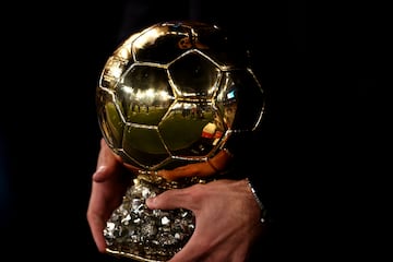 Emotivo homenaje del Manchester City a Rodri en el Etihad Stadium por su Balón de Oro.