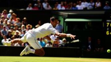 LONDON, ENGLAND - JULY 10: Novak Djokovic of Serbia dives for a backhand in the Gentlemens Singles Semi Final match against Richard Gasquet of France during day eleven of the Wimbledon Lawn Tennis Championships at the All England Lawn Tennis and Croquet Club on July 10, 2015 in London, England. (Photo by Shaun Botterill/Getty Images)