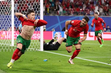 La selección portuguesa ganó en su debut con un gol tardío de de Francisco Conceicao. Su capitán, Cristiano Ronaldo, lo celebró en la cara del portero Stanek con un gesto de rabia y el puño cerrado. Una celebración que enseguida ha sido criticada por antideportiva.