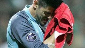 <B>APOYA A 'DINHO'.</B> Valdés confía plenamente en su compañero.