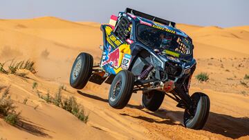 Cristina Guti¨¦rrez, con el Can-Am de Red Bull en el Dakar 2023.