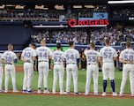 Entre abucheos y aplausos: así sonó el himno de Estados Unidos en la casa de los Blue Jays