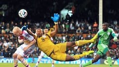 Un extraño gol del portero de Nigeria levanta la sospecha