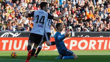Soccer Football - La Liga Santander - Valencia vs Real Madrid - Mestalla, Valencia, Spain - January 27, 2018 Real Madrid’s Cristiano Ronaldo appeals after being fouled by Valencia's Martin Montoya and referee Xavier Estrada Fernandez subseque