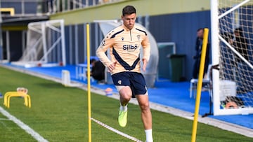 Rubén Alcaraz ejercitándose en la Ciudad Deportiva Bahía de Cádiz.