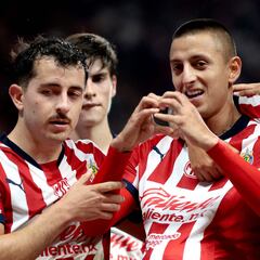 El Piojo Alvarado celebra 100 partidos con Chivas