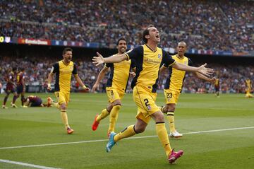 Elex jugador uruguayo del Atlético de Madrid empezó como delantero aunque finalmente se profesionalizó como defensa. No destaca por ser un goleador habitual, pero de cabeza es infalible.