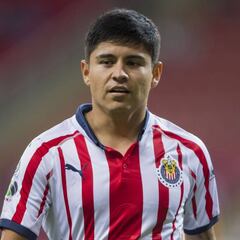 Chivas trabaja en renovaciones de “Chofis” y Jair Pereira
