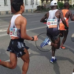 Un atleta pinta sus Nike de Adidas en una maratón de Viena