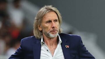 Peru's Argentine coach Ricardo Gareca looks on during the FIFA World Cup 2022 inter-confederation play-offs match between Australia and Peru on June 13, 2022, at the Ahmed bin Ali Stadium in the Qatari city of Ar-Rayyan. (Photo by KARIM JAAFAR / AFP) (Photo by KARIM JAAFAR/AFP via Getty Images)