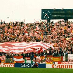 Mosaico del Atleti en la final en homenaje a los hinchas de 1986
