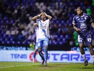 Edgar Guerra of Puebla and Robert Nunes Kenedy of Pachuca during the 10th round match between Puebla and Pachuca as part of the Liga BBVA MX, Torneo Apertura 2025 at Cuauhtemoc Stadium, on September 23, 2025 in Puebla, Mexico.