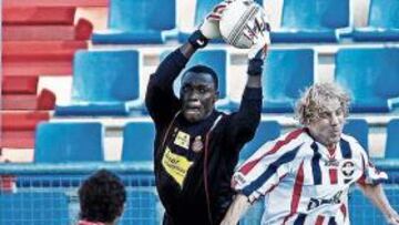 <b>COLABORADOR. </b>Carlos Kameni tuvo que intervenir en algunas acciones del Willem II, sobre todo procedentes de jugadas de estrategia.