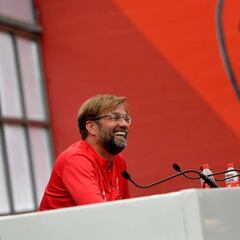 Klopp declares Juventus rumours “bullshit, I’m staying at Liverpool”.