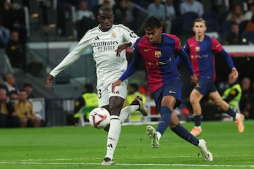 Lamine Yamal during the Clásico. 