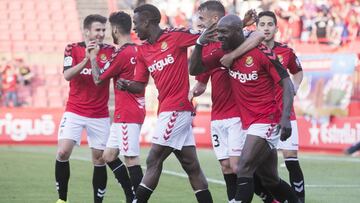 Los jugadores del Nástic celebran el cuarto gol, obra de Emana, en el partido ante el Mirandés.