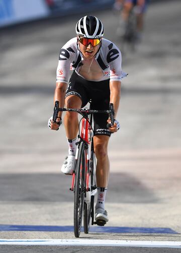 Mejor Giro: 7? en 2014. Triunfos en 2020: 0. Nacimiento: Amersfoot, PBA. Edad: 29. Equipo: SUNWEB.
Despu¨¦s de que Sunweb reservase a su l¨ªder en las grandes vueltas para el Giro, ahora a Wilco Kelderman le toca dar el do de pecho en la ronda italiana. El neerland¨¦s sabe defenderse bien contra el crono y adem¨¢s resiste con los mejores escaladores en la alta monta?a.