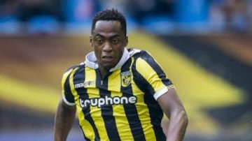 Llega al América. Viene procedente del Vitesse de Holanda, donde tiene cuatro años jugando.