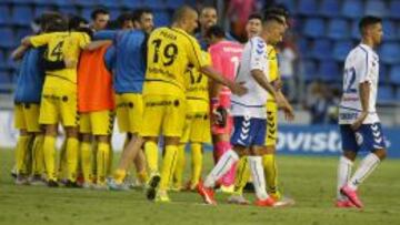 Los jugadores del Oviedo celebran la victoria