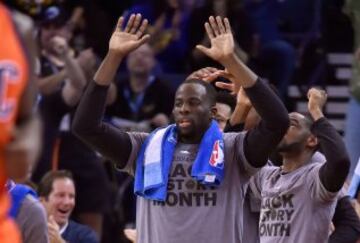 Draymond Green celebra una canasta.