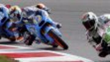 REVELACIÓN. Bastianini (dorsal 33, en cabeza del grupo) es la gran revelación del Mundial de Moto3, con sólo 16 años y en su primera temporada mundialista.