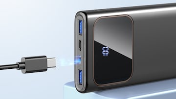 Powerbank slim de 10.000 mAh Rolosar DY201 con compatiblidad universal y cuatro puertos de conexión